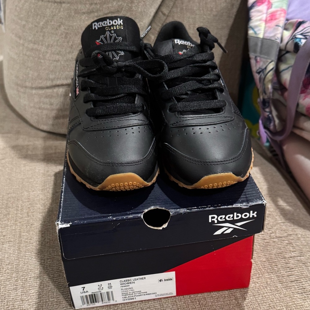 Reebok Women Classic Black Sneakers